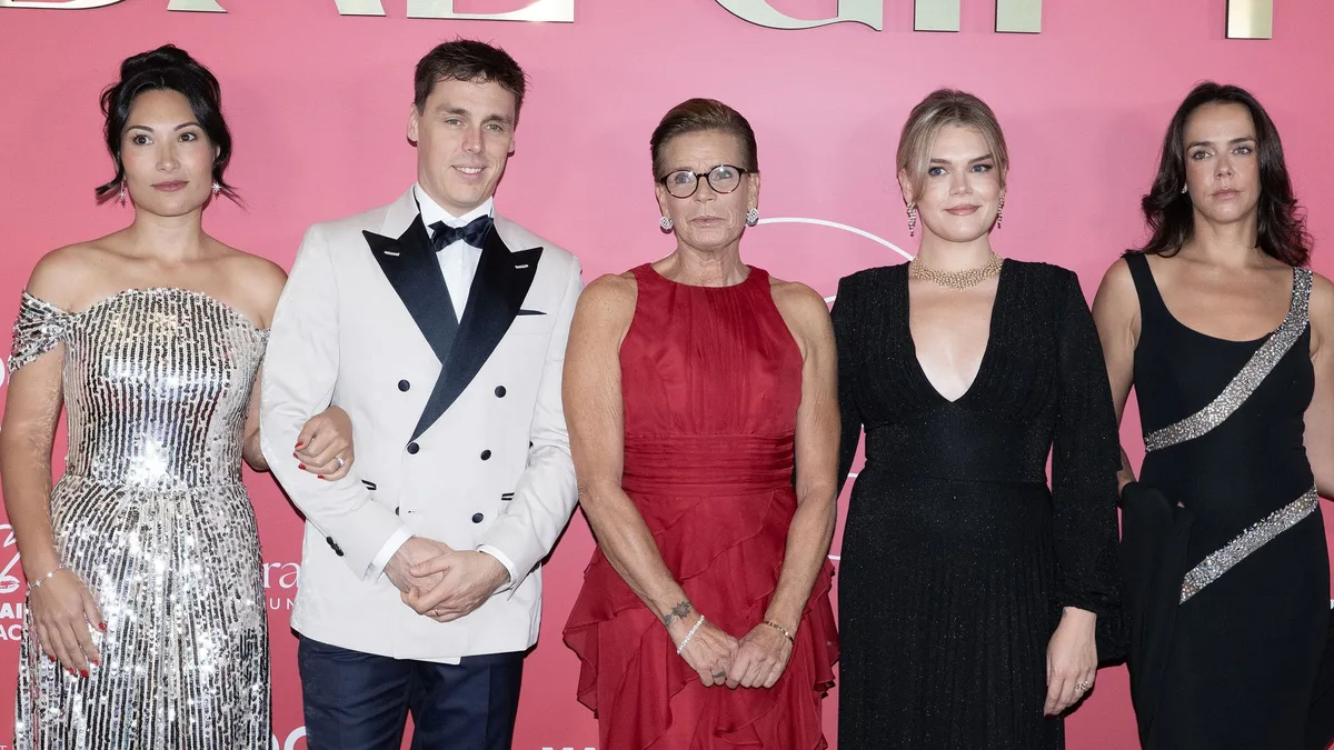 Estefanía de Mónaco deslumbra junto a sus 3 hijos y su nuera en la Global Gift Gala 2026: todas las imágenes y detalles