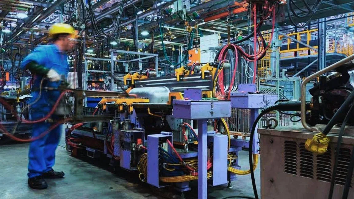 Personal ocupado de la Industria manufacturera suma siete caídas en México