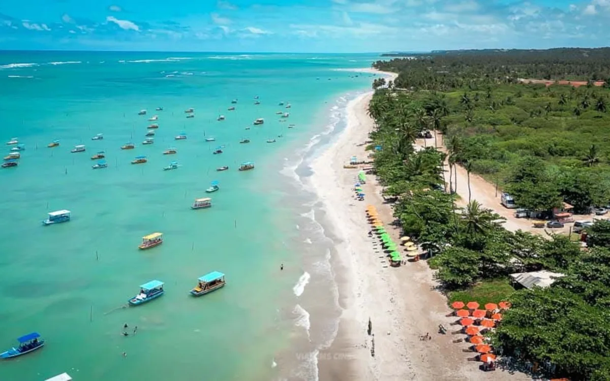 Praia paradisíaca do Nordeste proíbe circulação de lanchas
