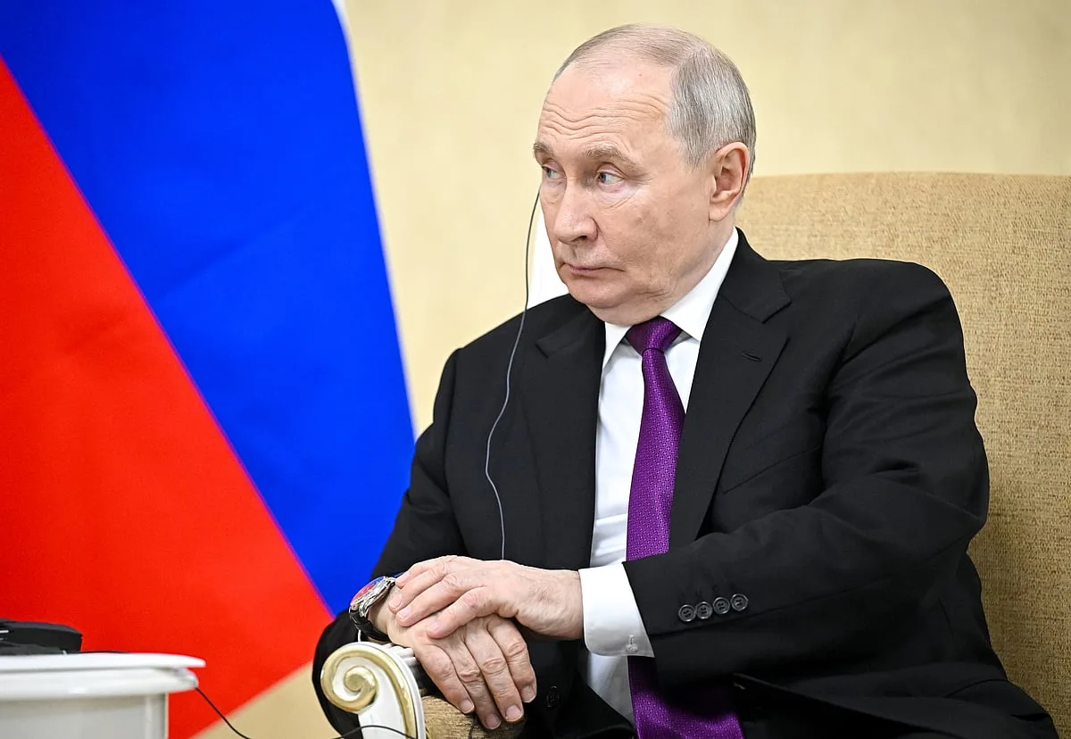Drones ucranianos paralisam aeroportos de Moscovo e obrigam aviões da comitiva de Putin a divergir