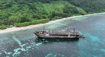 Filipinas procuram comandante de ferry incendiado e elevam para 35 balanço de mortos