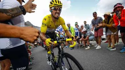Le panache, le palmarès et la convivialité... Comment Julian Alaphilippe est devenu le chouchou du public français