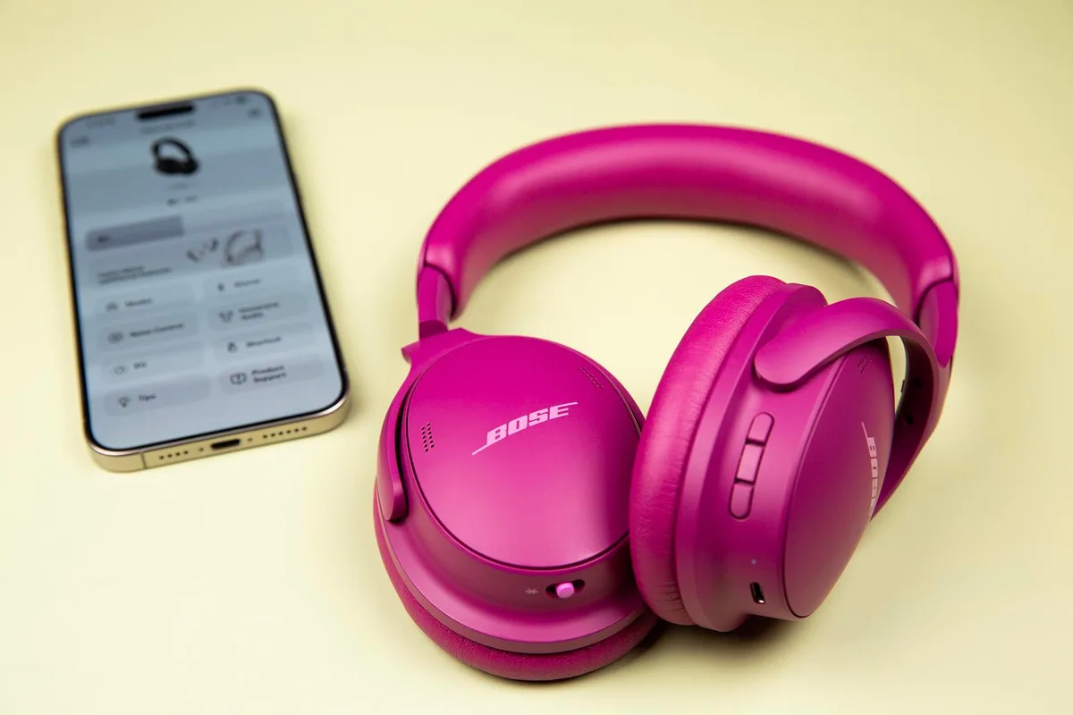 The second-generation Bose QuietComfort Headphones are good, but don’t stand out