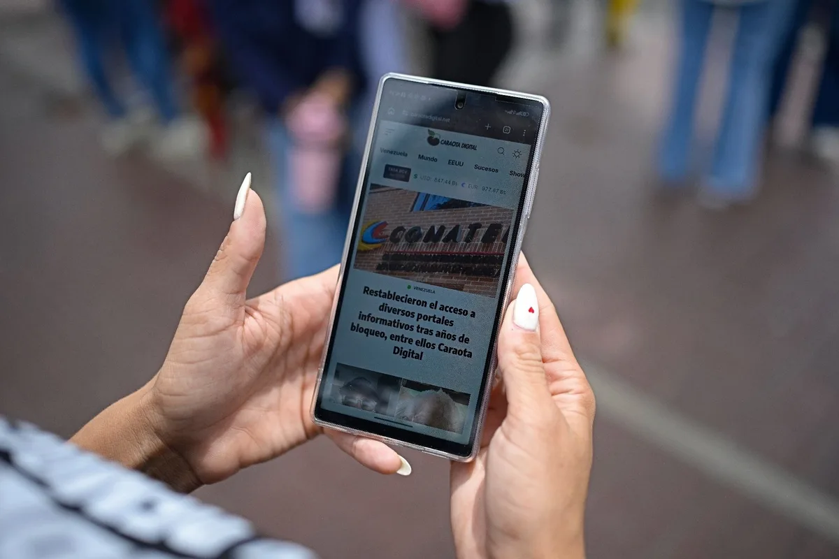 Le Venezuela débloque des portails d’information censurés, un opposant arrêté