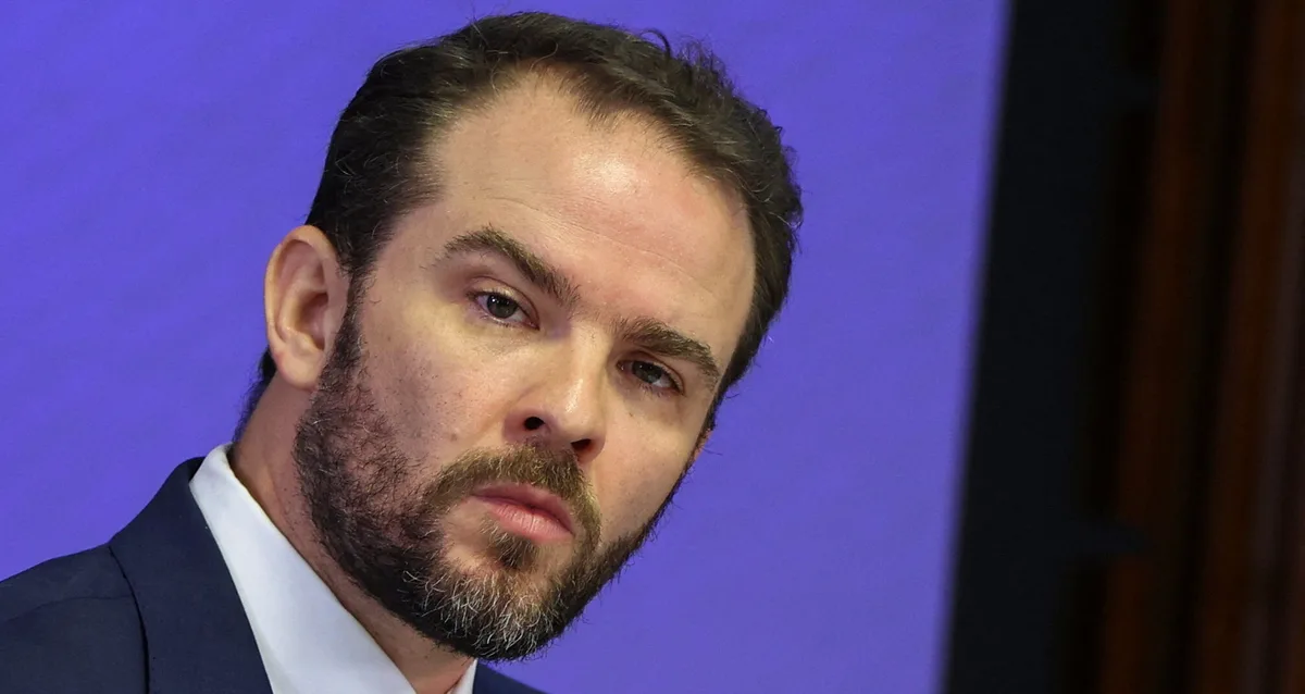 Flávio aciona TSE contra Durigan alegando atuação de ministro em campanha