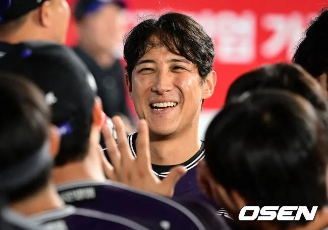 ‘굿바이 황재균’ 1위팀 지는 법 잊었다! 롯데 제물로 파죽의 6연승, 힐리어드 34호포 쾅+소형준 8승으로 AG행 [수원 리뷰]