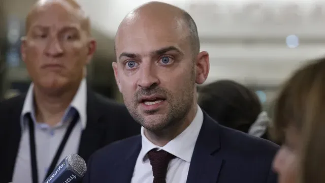 França critica adiamento das eleições palestinianas