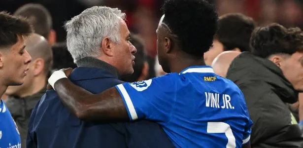 Vini agora sabe de que lado estou, diz Mourinho após caso Prestianni
