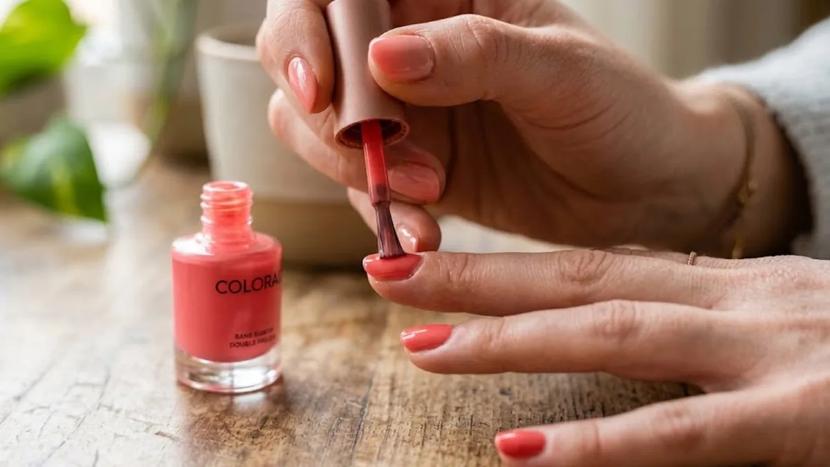 Ni negro ni diseños con flores: los colores para las uñas que serán tendencia en la primavera 2026