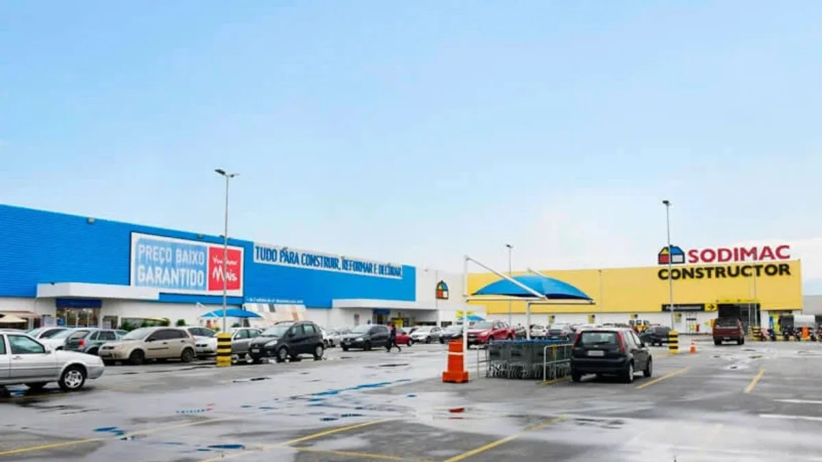 Gigante dos materiais de construção fecha 7 megalojas e demite funcionários em 4 cidades no Brasil; rede caiu de 51 para 44 lojas em 3 meses