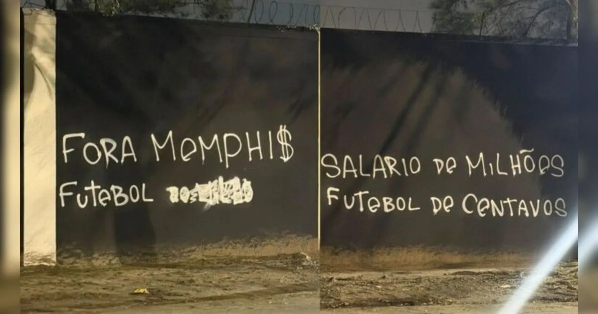 Eliminado da Libertadores, Corinthians tem sede pichada e torcida pede saída de Memphis Depay