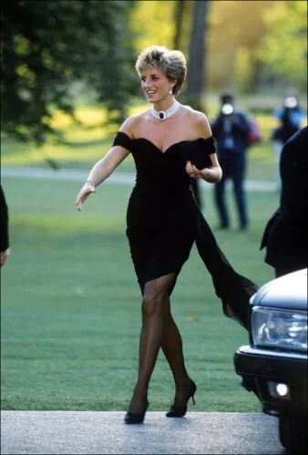 Vestido da “vingança” da princesa Diana vai a leilão e pode ser vendido por quantia impressionante; veja foto e saiba quanto Vestido da “vingança” da princesa Diana vai a leilão e pode ser vendido por valor impressionante. (Foto: Getty)