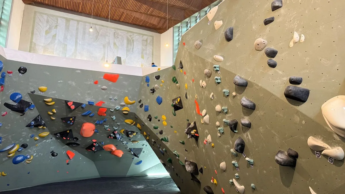 Auszeichnungen: Klettern unter Kirchenfenstern: Boulder Church gewinnt Preis