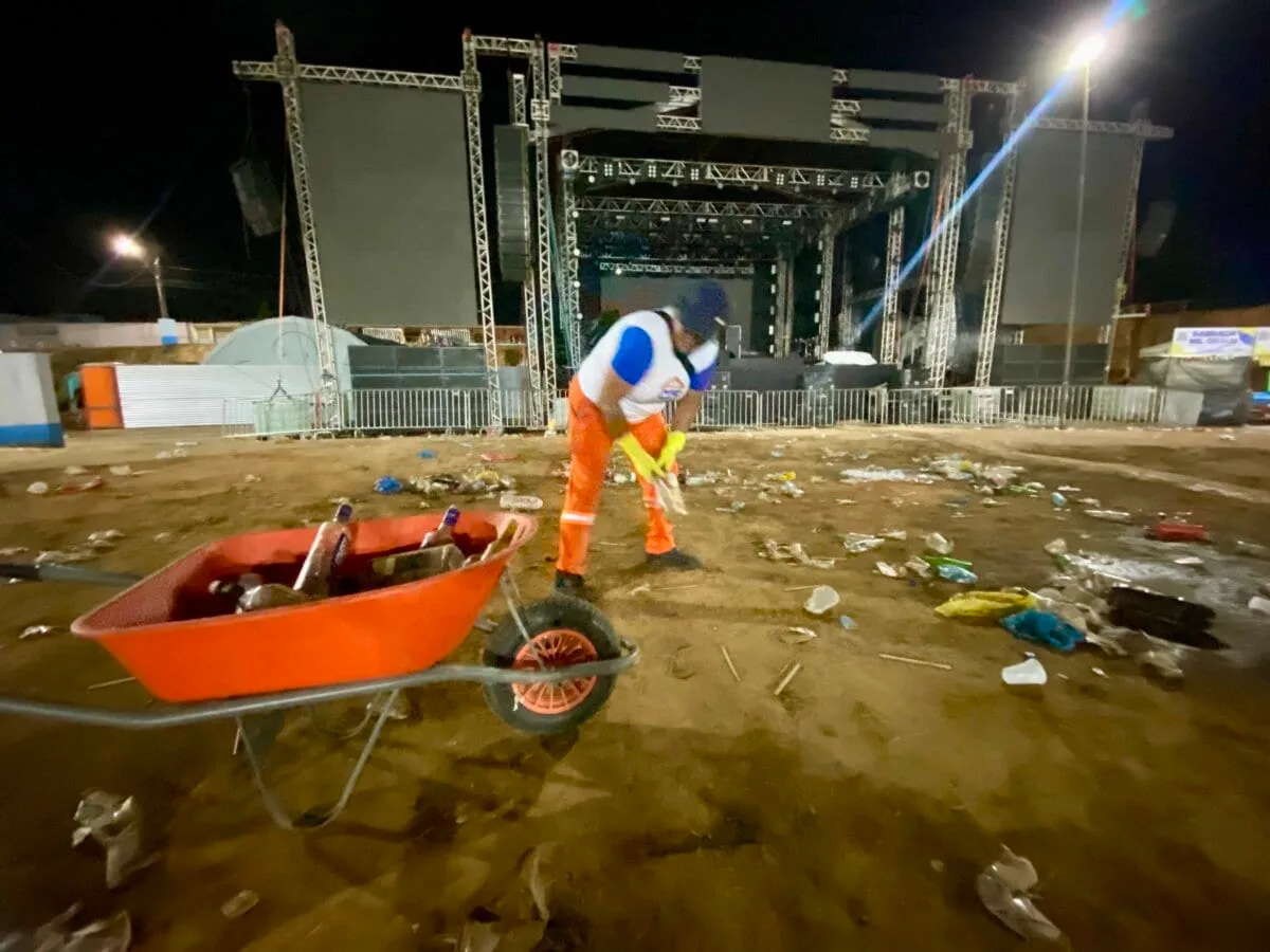 19 toneladas de resíduos são recolhidos após primeira noite do Festival da Farinha