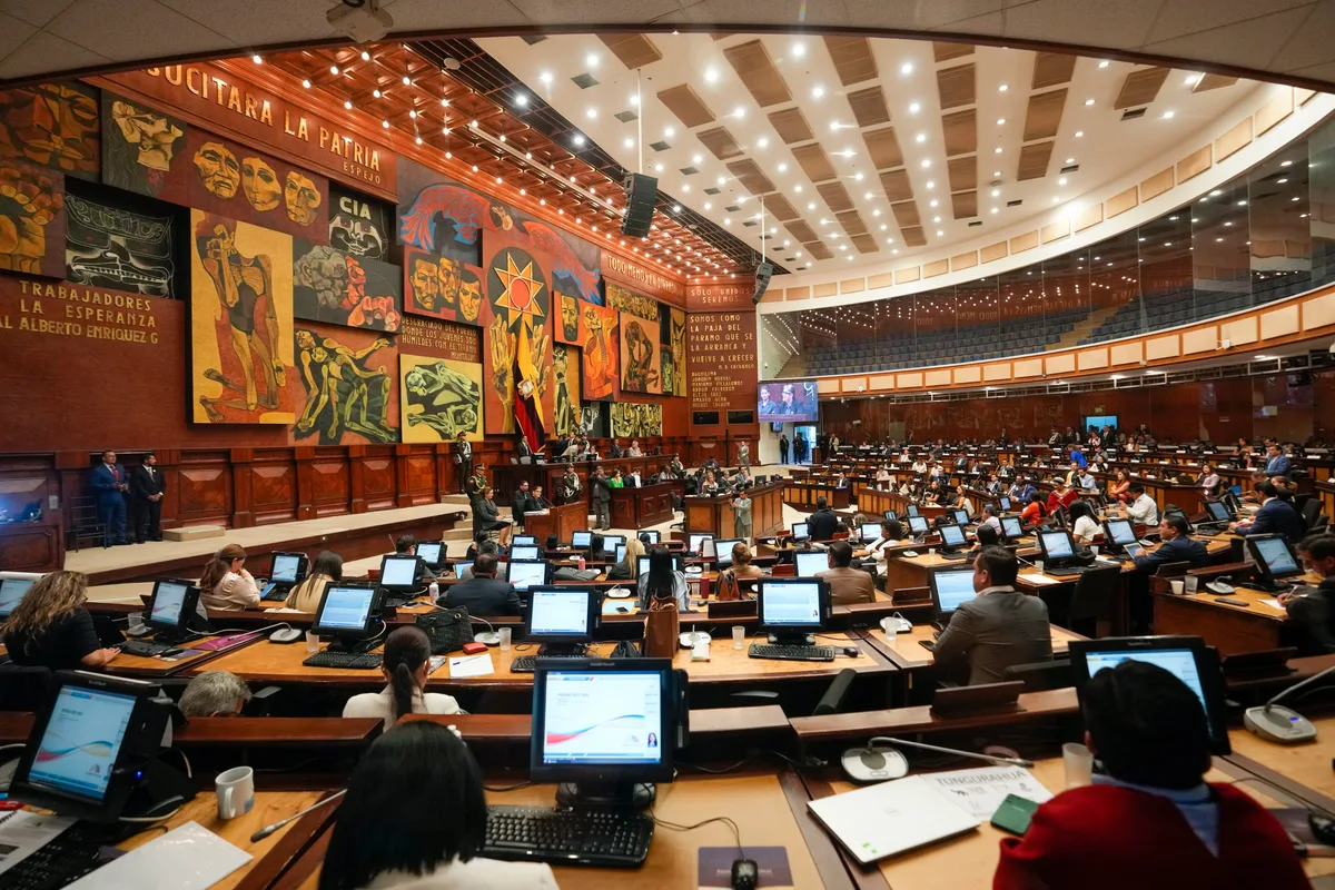 Los legisladores oficialistas de Ecuador eximieron de responsabilidad política a ministros por los contratos del caso Progen