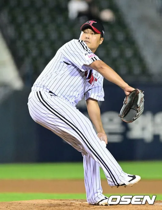 [사진]7회 마운드 오른 LG 이우찬