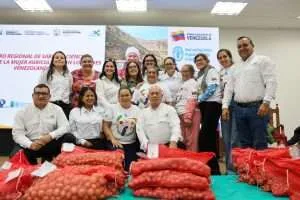 Entregan 9.740 tubérculos de papa a mujeres productoras de los Andes