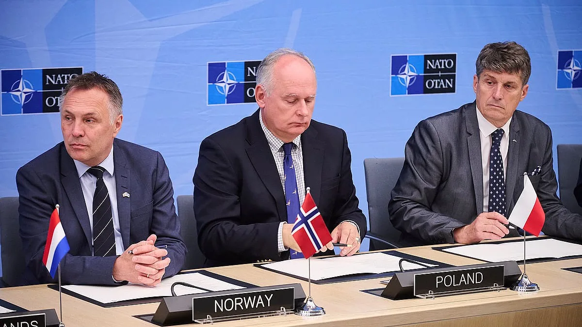 Polónia apoia a defesa nuclear da NATO, sem ogivas no seu território