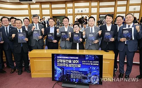 '김민석 승리 도운 사람들' 면면은…캠프·최고위·SNS서 지원사격