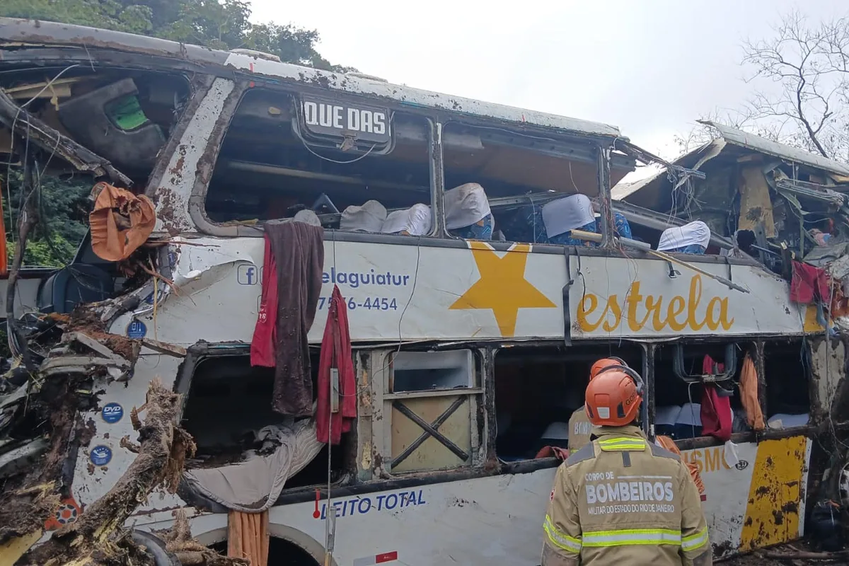 Tragedia en Brasil: volcó un micro y murieron diez pasajeros