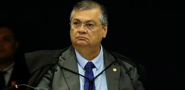 Dino determina que PF investigue relação entre Master e cemitérios de SP