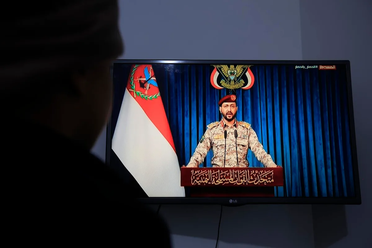 Los hutíes atacaron objetivos militares en la capital de Arabia Saudita y las instalaciones de Aramco (Videos)