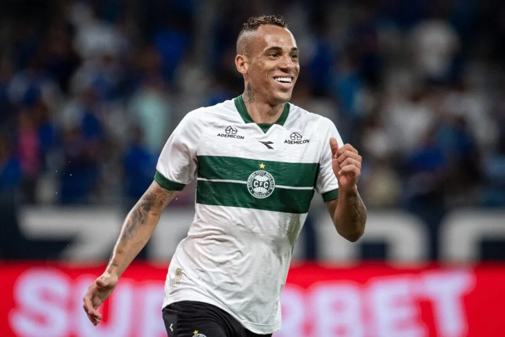 Novato do Coritiba participa de um gol a cada 25 minutos em campo