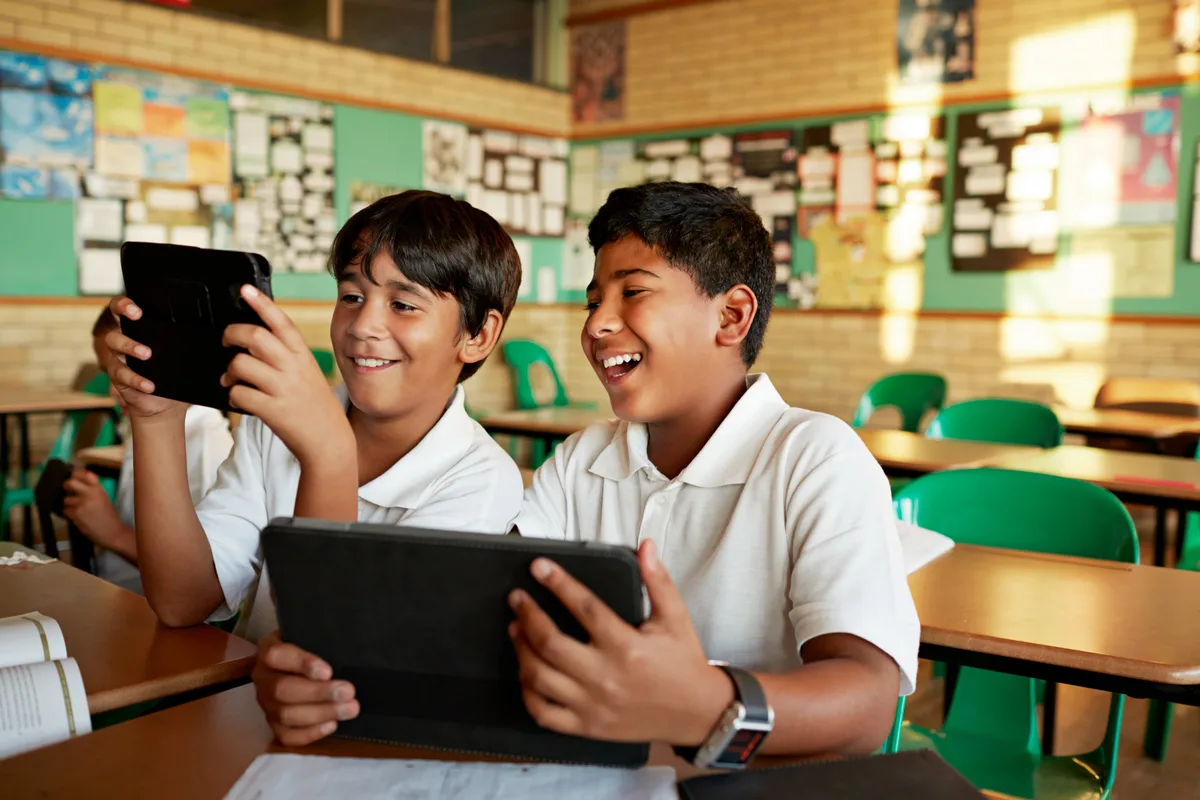 Protección desde el diseño de plataformas: la propuesta en México para blindar a niños y jóvenes de los riesgos digitales