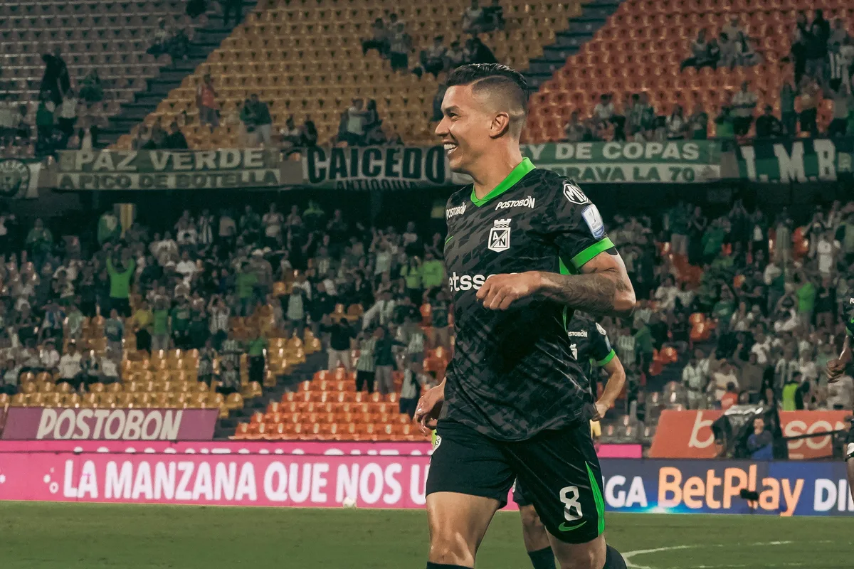Matheus Uribe, jugador de Atlético Nacional, viajó a Chocó para llevar ayudas y jugar con los niños tras el terremoto