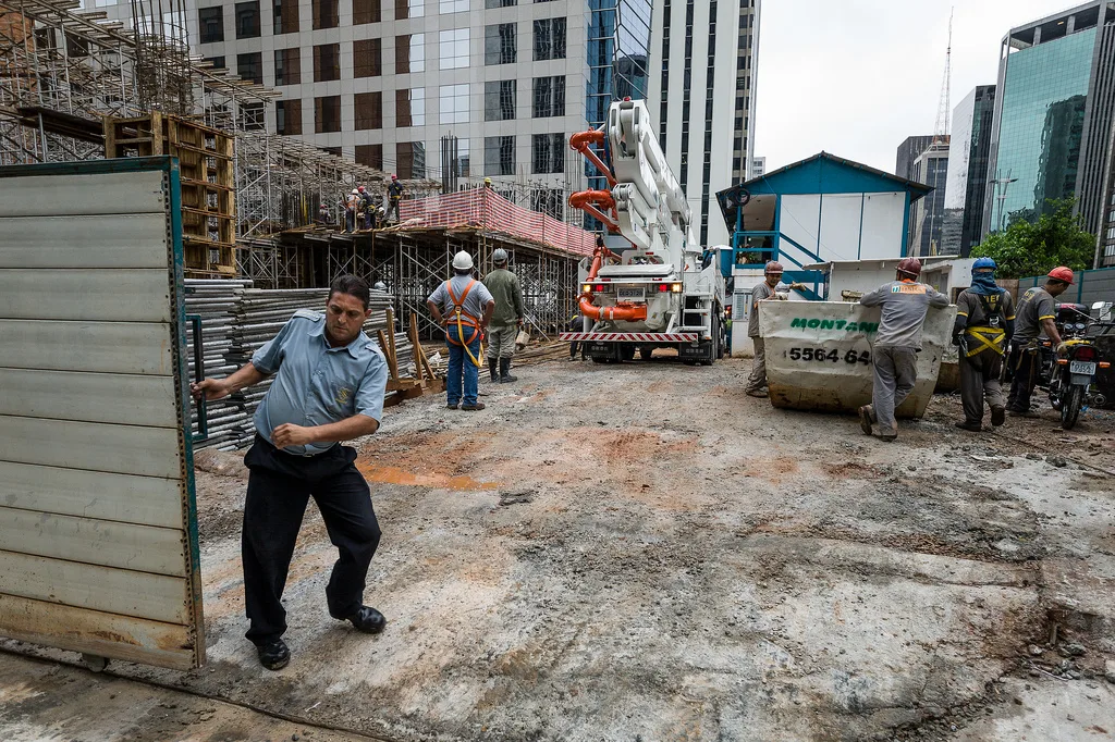 8.900 euros mensais: a Suíça precisa de trabalhadores para a construção