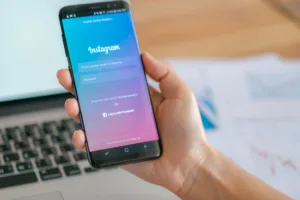 Não há ilícito em divulgar candidatura em colaboração de rede social com candidata
