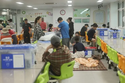 [현장] "언제 돌아갈 수 있을지"…뜬눈 지샌 거제 '산사태' 주민