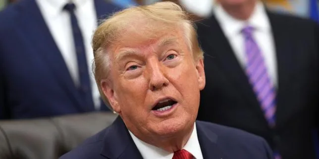 Guerre en Ukraine : Donald Trump signe la loi Graham, permettant de nouvelles sanctions contre la Russie