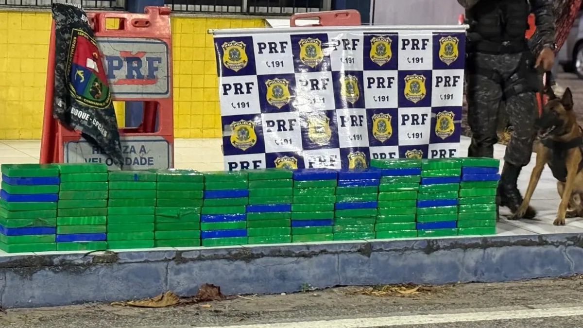 Motorista é preso com cerca de 100 kg de cocaína escondidos na lataria de veículo na Grande Fortaleza