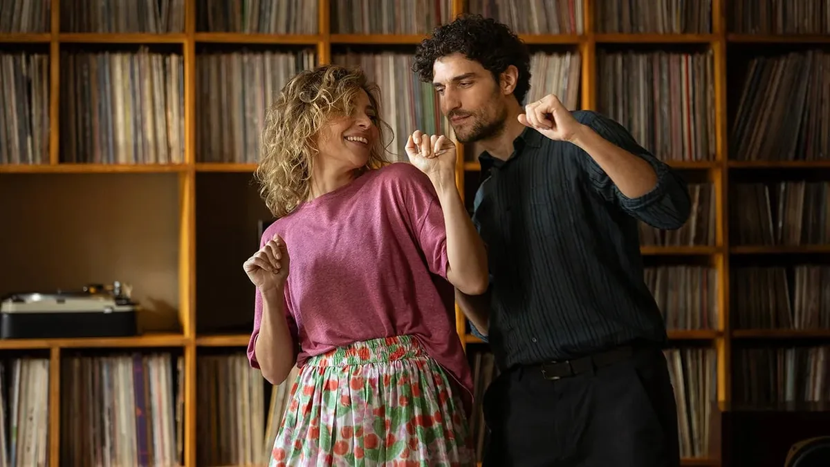 Nanni Moretti regresa a Venecia 37 años después con una película a ritmo de los Rolling Stones y Bruce Springsteen: un drama romántico alejado de su estilo