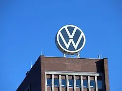 Protest gegen Umbaukurs: Belegschaft pfeift VW-Chef bei Betriebsversammlung aus