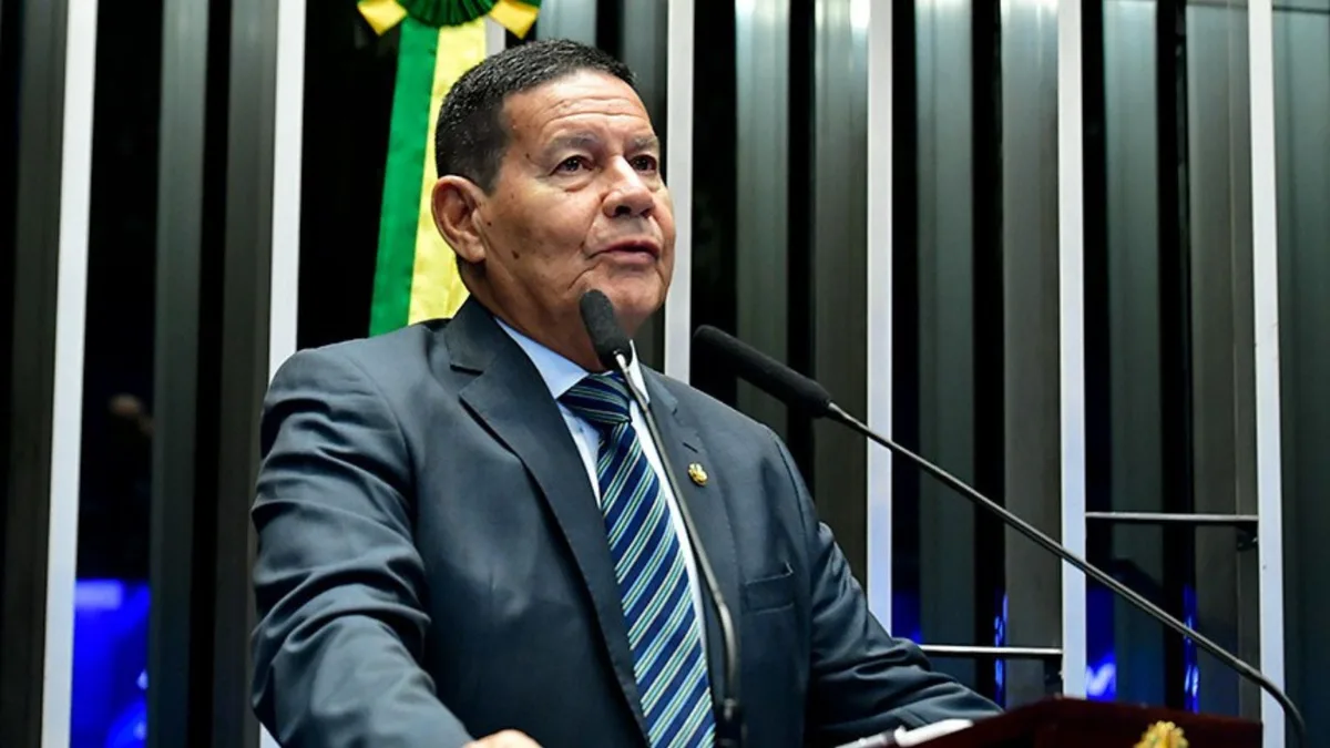 Senador do RS foi o único a votar contra o fim da escala 6x1; quem é Hamilton Mourão