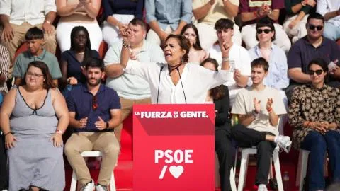 Montero espolea a la mayoría social andaluza a lomos de la Vivienda contra la política de Moreno: "No da igual quién ponga el dinero"