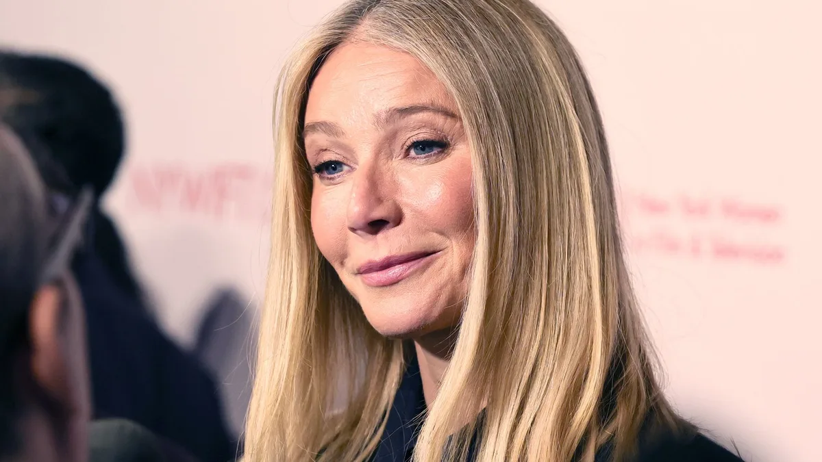 Gwyneth Paltrow prepara el plato típico de España que es el almuerzo perfecto: huevos, patatas y chorizo