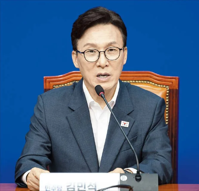 이번에도 김민석의 ‘사퇴 요구’ 통했다