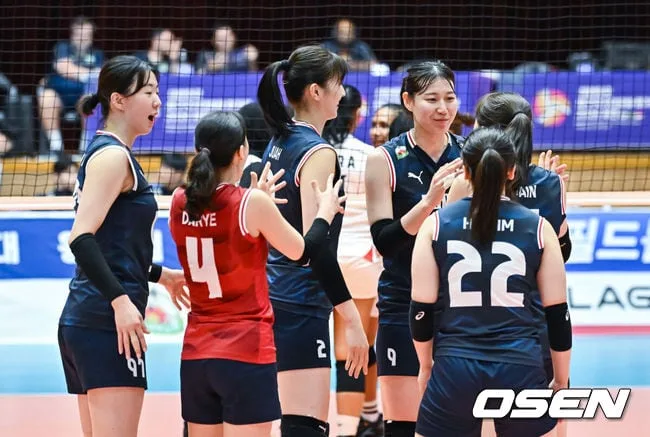 8년 만에 동메달 물건너 가나...한국 여자 배구, 태국에 1세트 20-25 패배