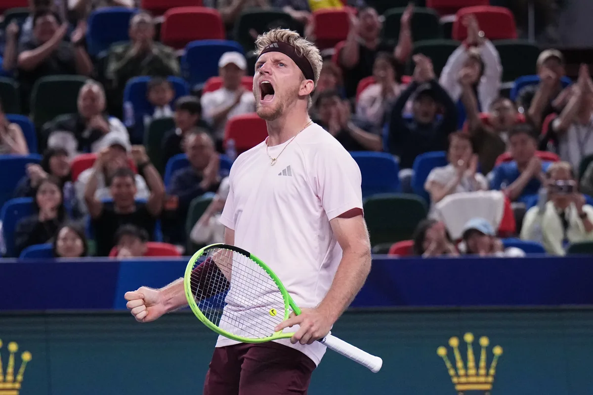 Davidovich venció a Zverev y dio la gran sorpresa en Shanghái