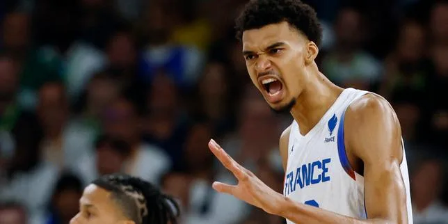Victor Wembanyama fait son retour au sein de l’équipe de France de basket en tant que capitaine, deux ans après les Jeux de Paris