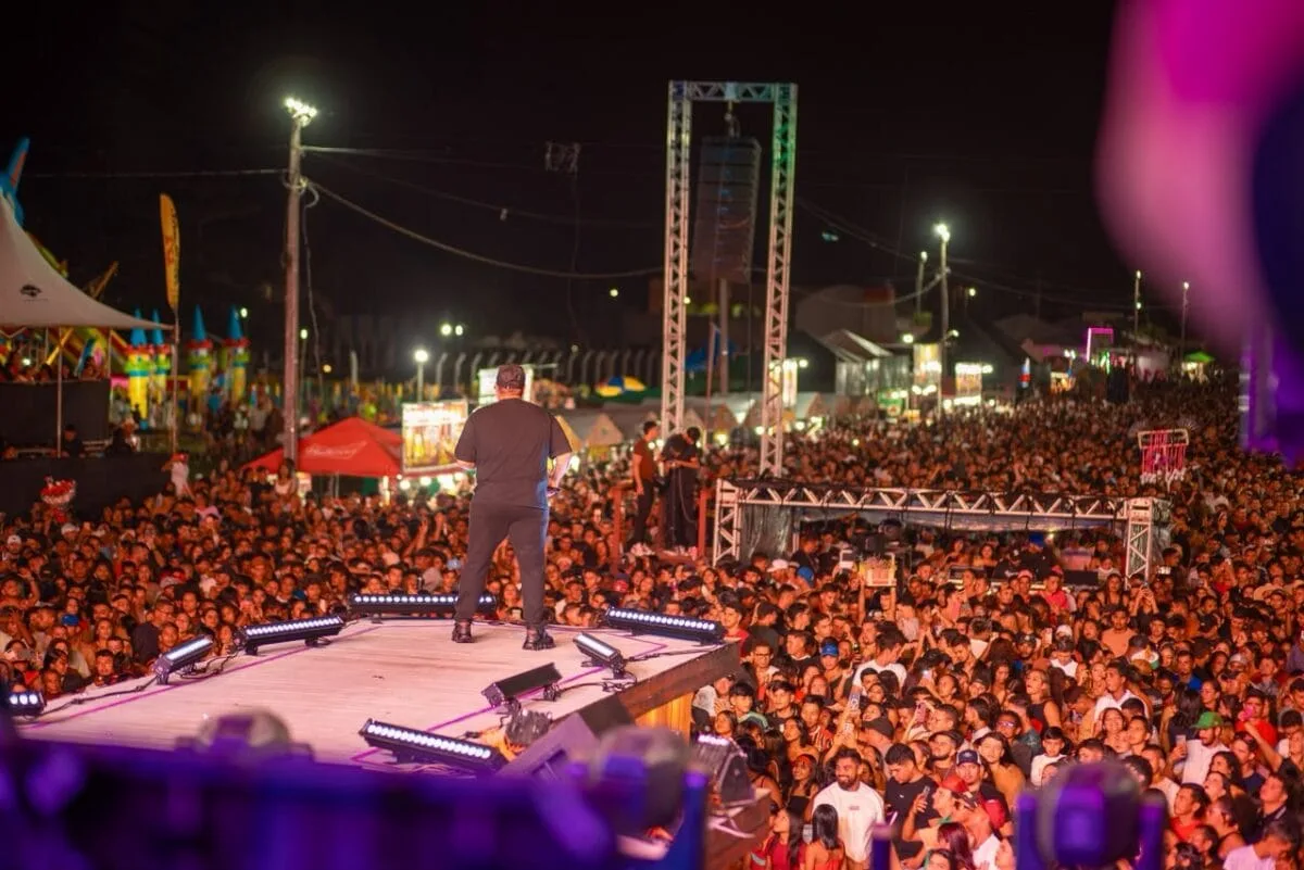 Barões da Pisadinha levam cerca de 25 mil pessoas ao Festival do Açaí em Feijó