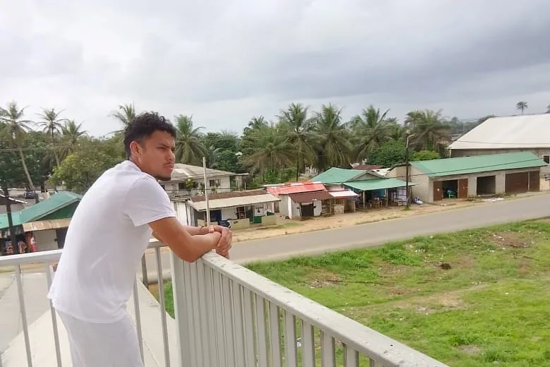 Retenidos en hoteles, indocumentados o un año presos tras ser deportados a África: “Esto se llama tráfico humano”