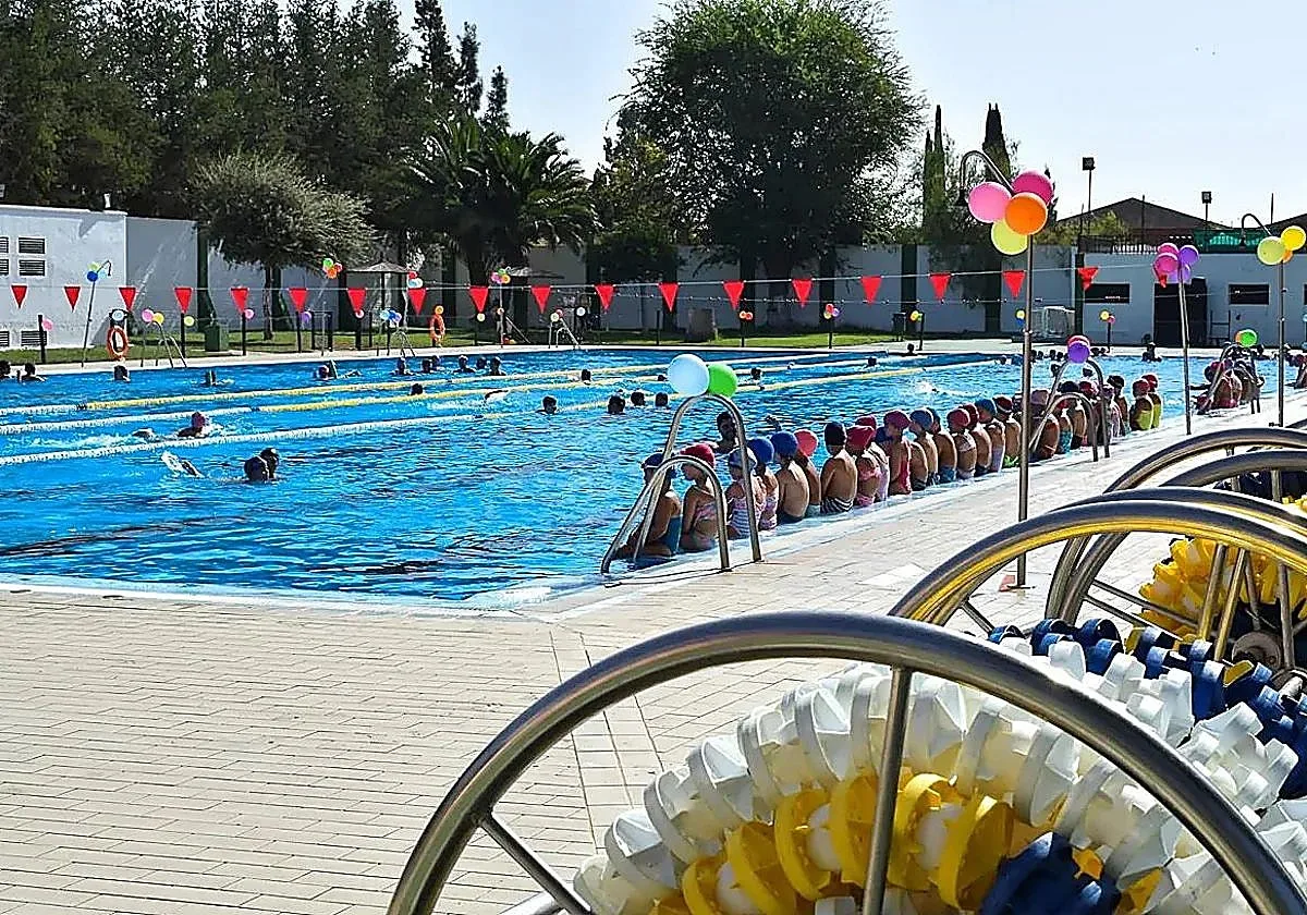 Un buen chapuzón por solo 2 euros en la piscina municipal de Los Palacios y Villafranca