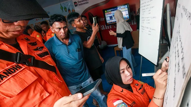 Rescuers searching for 140 people from Indonesian passenger ship