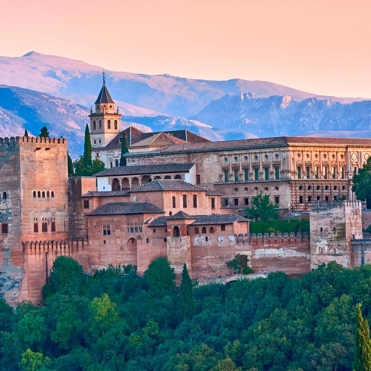 Spanien - Alhambra in Granada wegen Erdbeben-Schäden geschlossen