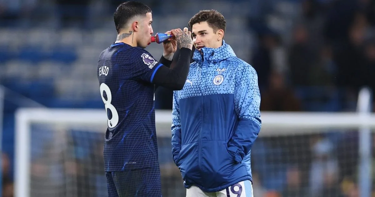 Arsenal y Manchester City no se bajan de las negociaciones por Julián Álvarez y Enzo Fernández