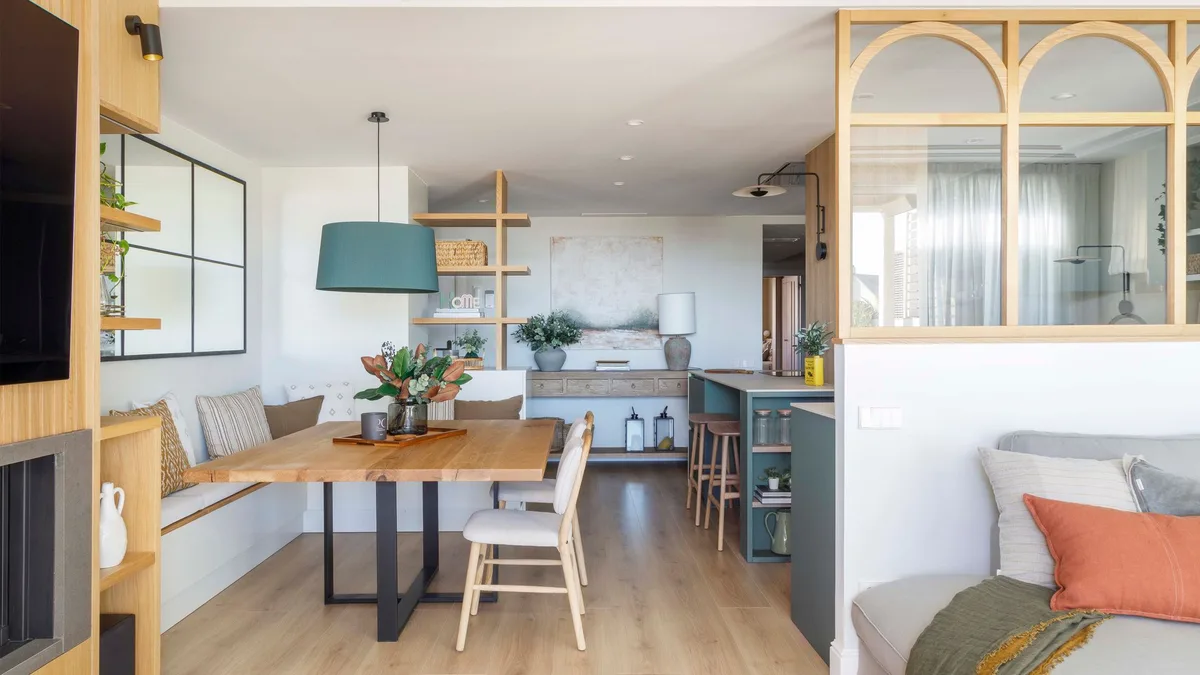 Un dúplex de 160 m² con una idea que muchas familias querrán copiar: padres abajo e hijos arriba